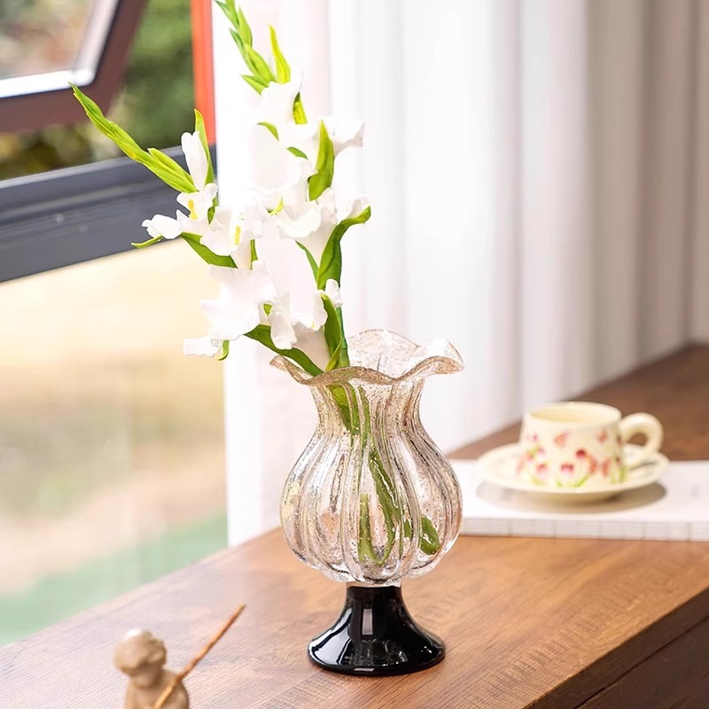 Luxuria aurea maculosa vindemia alta vas vitreum