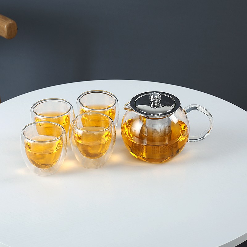 Aliquam ferro vitreum tea set