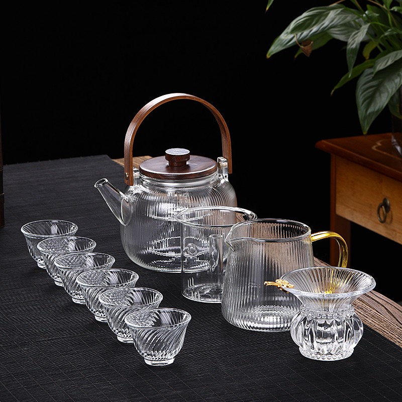 Verticalis vas vitreum tea set